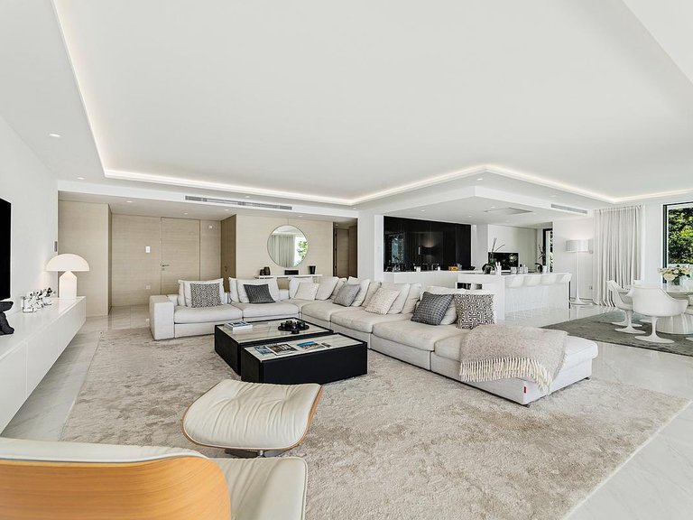Apartment for Sale in Costa del Sol Estepona, Malaga 4
