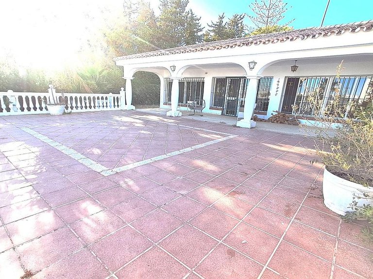 Villa for Sale in Costa del Sol Estepona, Malaga 3
