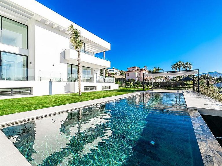 Villa for Sale in Costa del Sol Estepona, Malaga 7