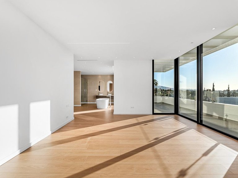 Villa for Sale in Costa del Sol Estepona, Malaga 9