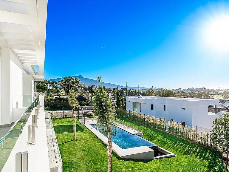 Villa for Sale in Costa del Sol Estepona, Malaga 16