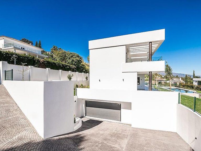 Villa for Sale in Costa del Sol Estepona, Malaga 17