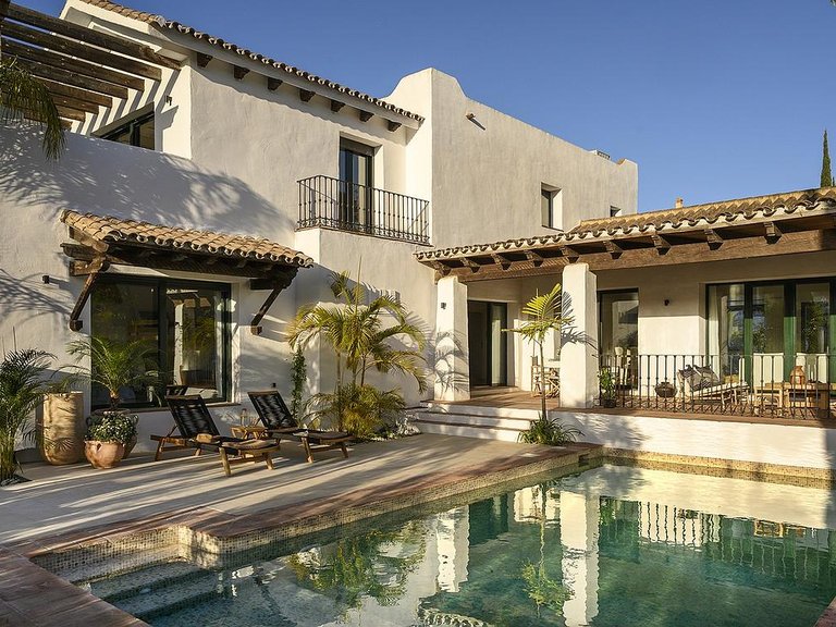 Villa for Sale in Costa del Sol Estepona, Malaga 1