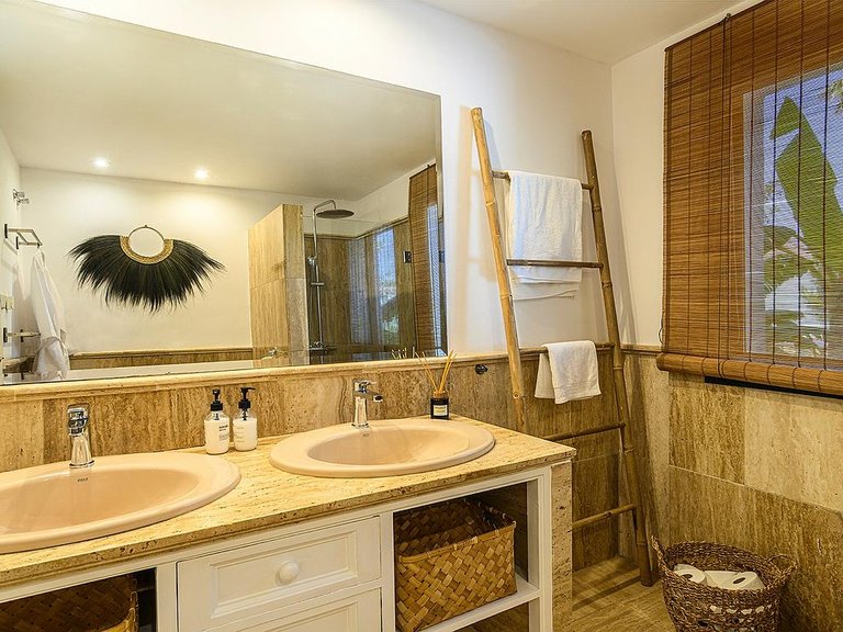 Villa for Sale in Costa del Sol Estepona, Malaga 9