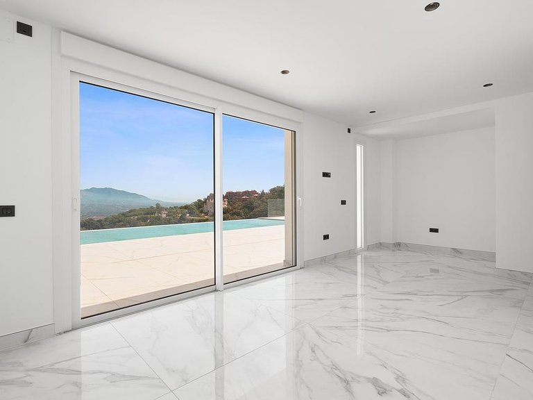 Villa for Sale in Inland La Mairena, Malaga 11