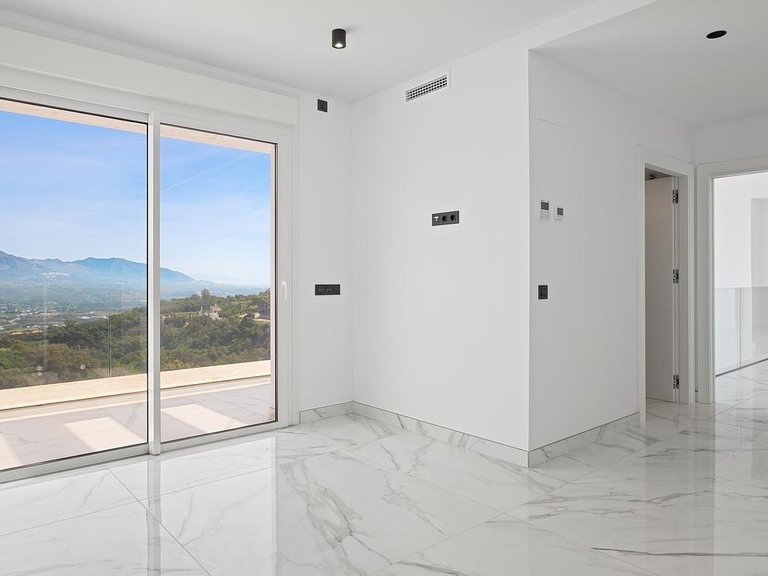 Villa for Sale in Inland La Mairena, Malaga 13