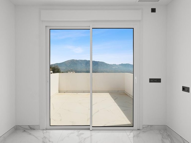 Villa for Sale in Inland La Mairena, Malaga 15