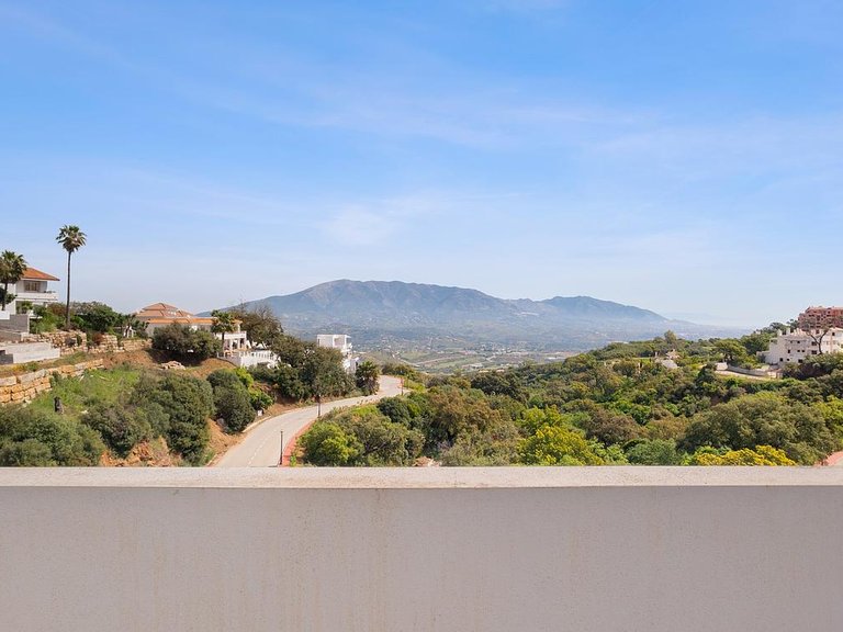 Villa for Sale in Inland La Mairena, Malaga 17