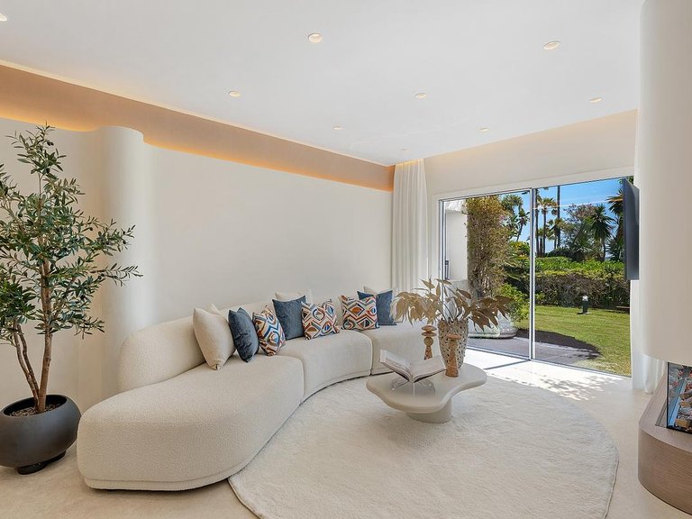 Apartment for Sale in Costa del Sol Estepona, Malaga 4