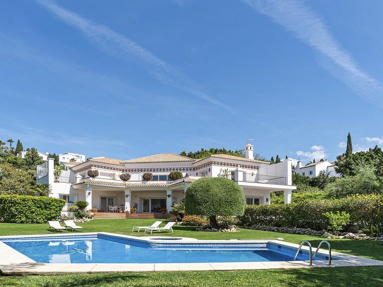 Villa for Sale in Costa del Sol Benahavís, Malaga 1