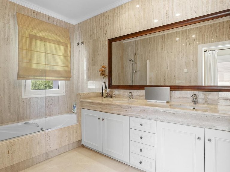 Villa for Sale in Costa del Sol Benahavís, Malaga 16