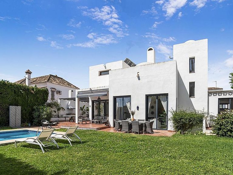 Villa for Sale in Costa del Sol Nueva Andalucía, Malaga 2