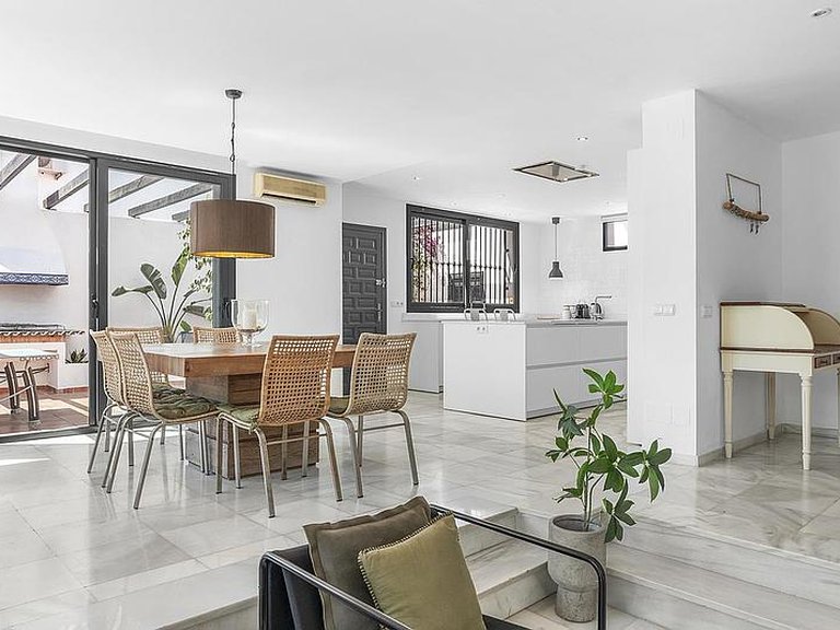 Villa for Sale in Costa del Sol Nueva Andalucía, Malaga 5