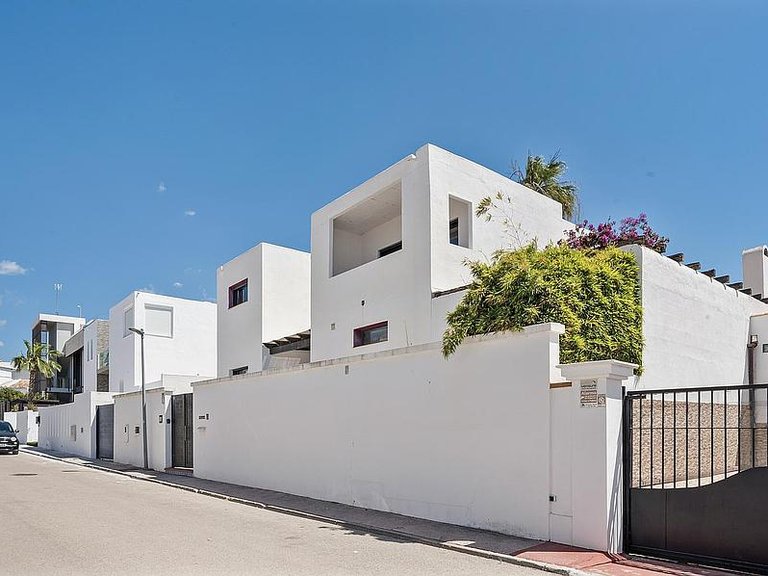 Villa for Sale in Costa del Sol Nueva Andalucía, Malaga 20