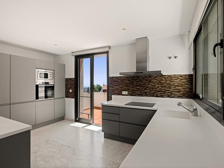 Penthouse for Sale in Inland La Mairena, Malaga 9
