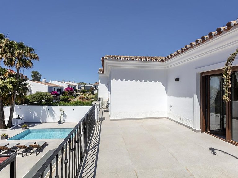 Villa for Sale in Costa del Sol Estepona, Malaga 17