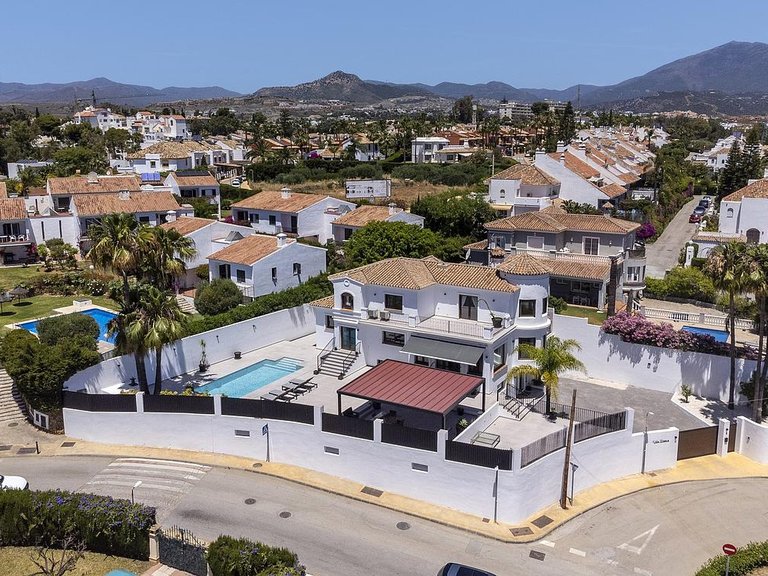 Villa for Sale in Costa del Sol Estepona, Malaga 20