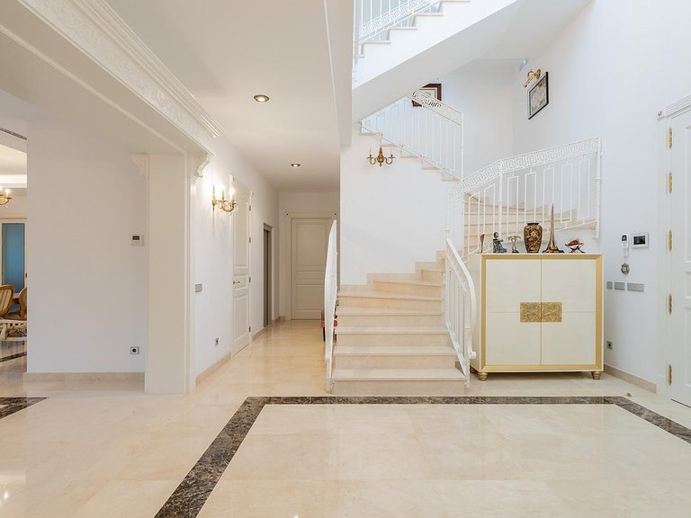 Villa for Sale in Costa del Sol Estepona, Malaga 3