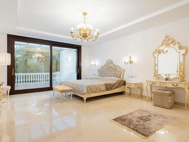 Villa for Sale in Costa del Sol Estepona, Malaga 12
