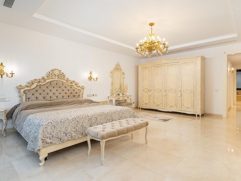 Villa for Sale in Costa del Sol Estepona, Malaga 13
