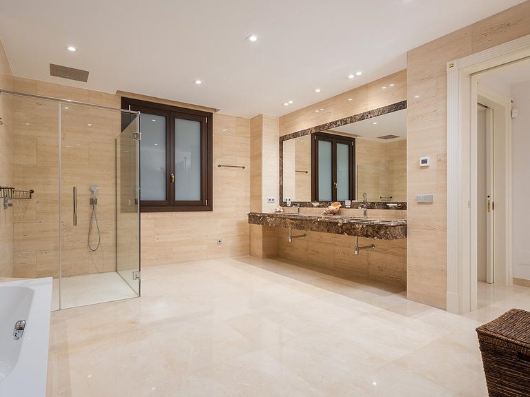 Villa for Sale in Costa del Sol Estepona, Malaga 14