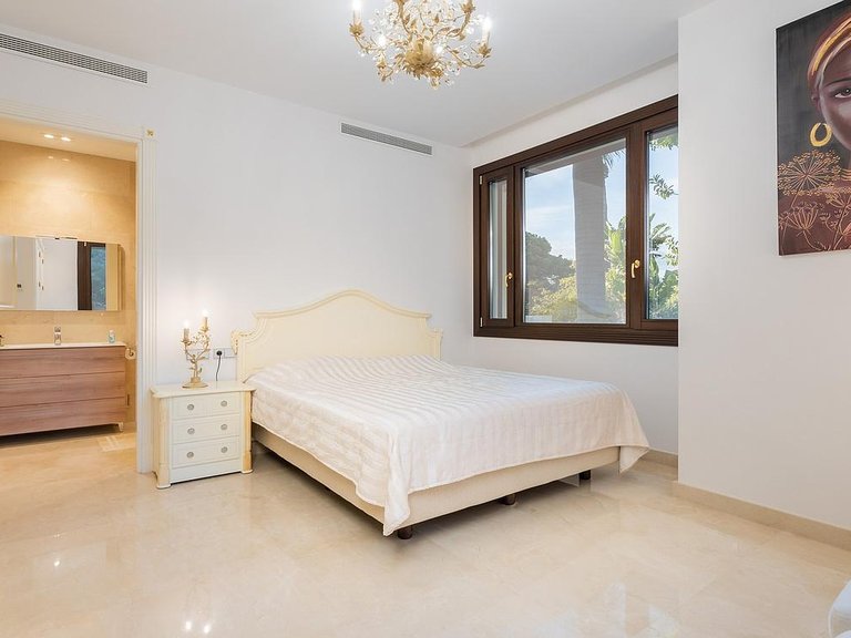 Villa for Sale in Costa del Sol Estepona, Malaga 17