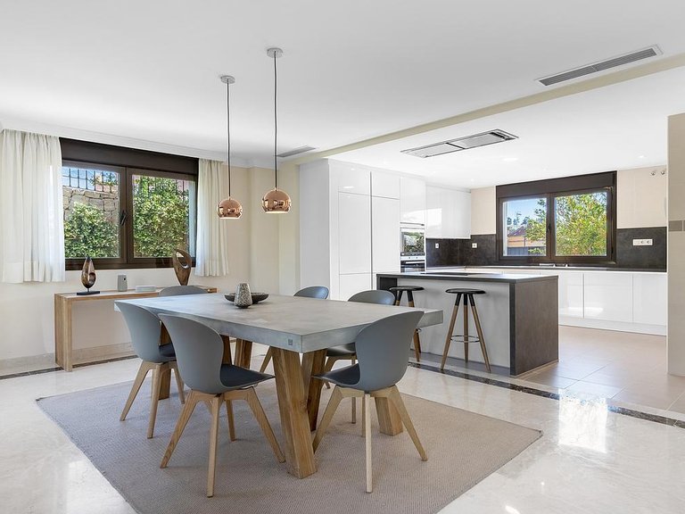 Villa for Sale in Costa del Sol Estepona, Malaga 5