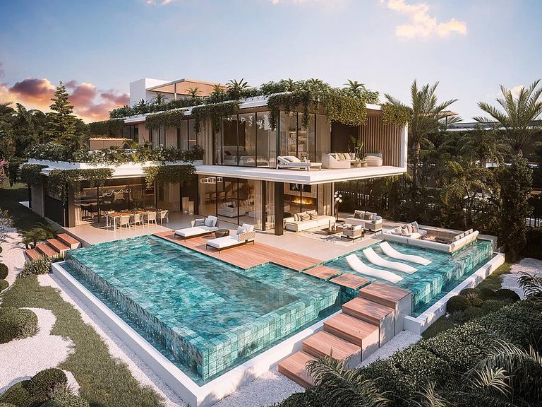 Villa for Sale in Costa del Sol Golden Mile, Malaga 1
