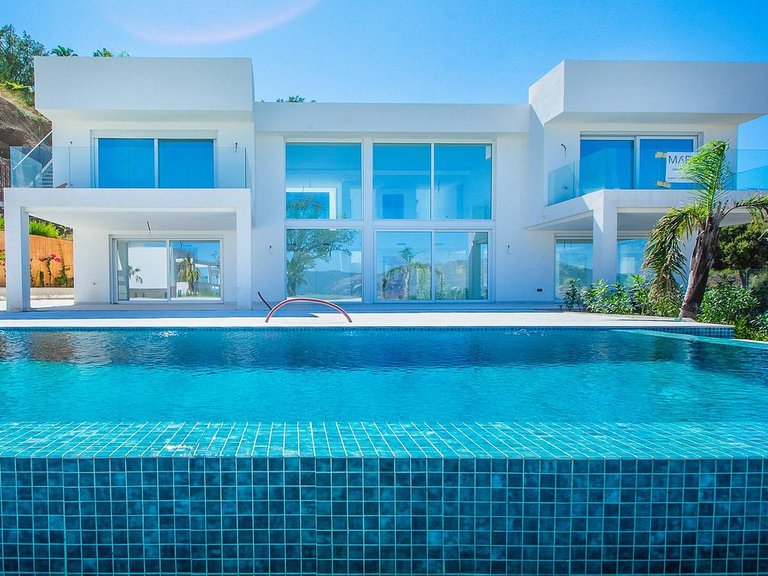Villa for Sale in Inland La Mairena, Malaga 3
