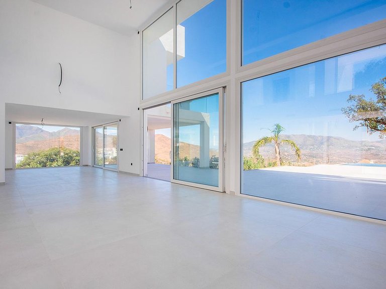 Villa for Sale in Inland La Mairena, Malaga 4