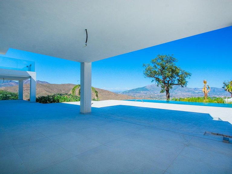Villa for Sale in Inland La Mairena, Malaga 7
