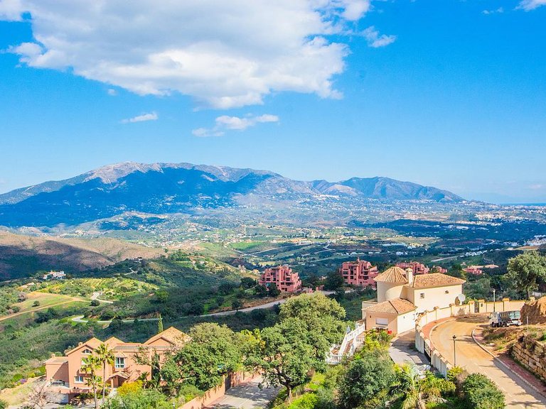 Villa for Sale in Inland La Mairena, Malaga 17