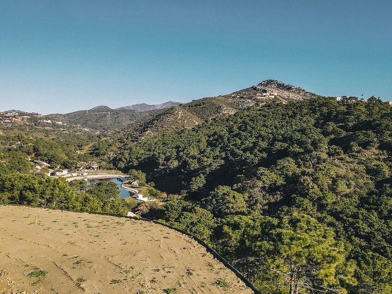 Villa for Sale in Benahavís, Malaga 11