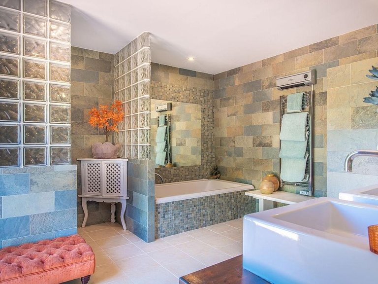 Villa for Sale in Costa del Sol Estepona, Malaga 16