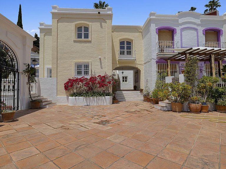 Town House for Sale in Costa del Sol Benahavís, Malaga 2