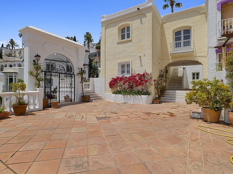 Town House for Sale in Costa del Sol Benahavís, Malaga 9