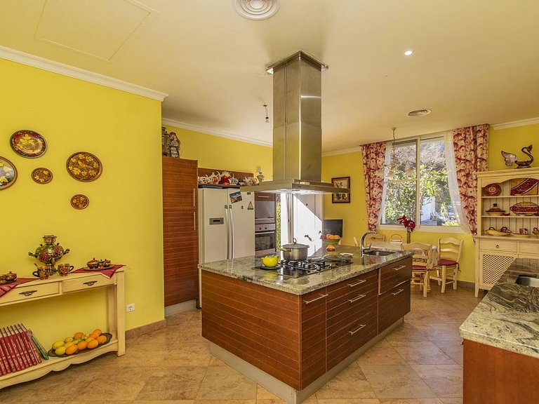 Villa for Sale in Costa del Sol Estepona, Malaga 9