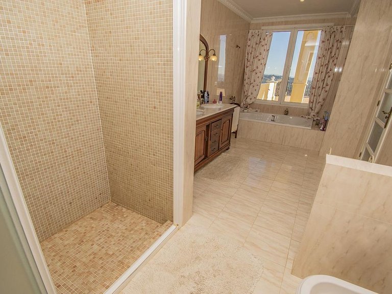 Villa for Sale in Costa del Sol Estepona, Malaga 14