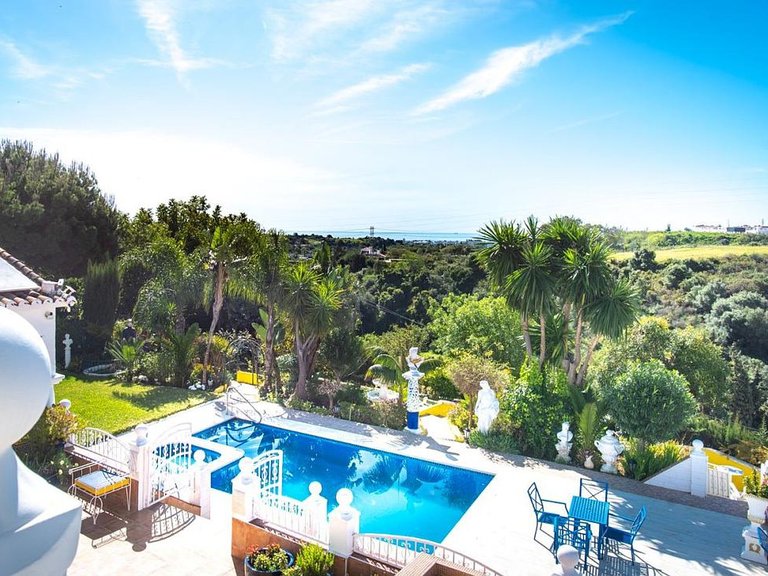 Villa for Sale in Costa del Sol Estepona, Malaga 1