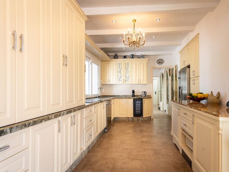 Villa for Sale in Costa del Sol Estepona, Malaga 4