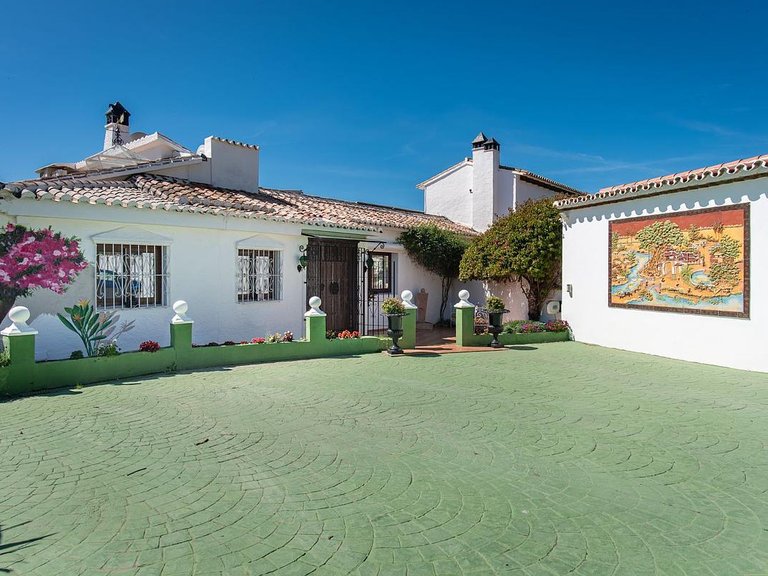 Villa for Sale in Costa del Sol Estepona, Malaga 19