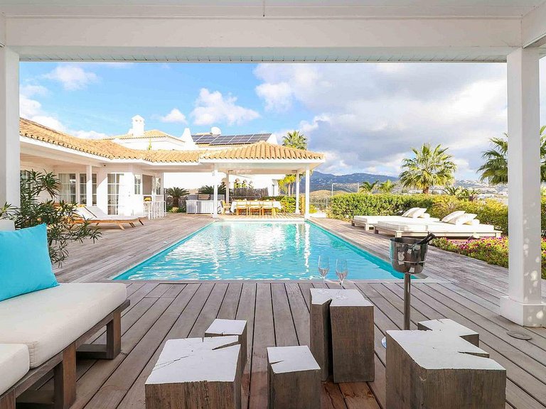 Villa for Sale in Costa del Sol Benahavís, Malaga 1