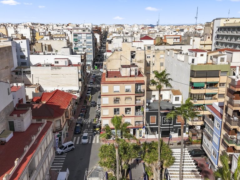 Apartment for Sale in Torrevieja, Alicante, 26