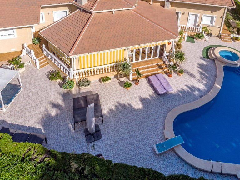 Villa for Sale in Cabo Roig, Alicante 1