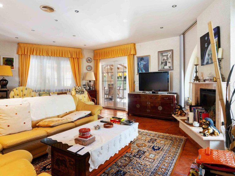 Villa for Sale in Cabo Roig, Alicante 9