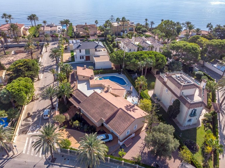 Villa for Sale in Cabo Roig, Alicante 4
