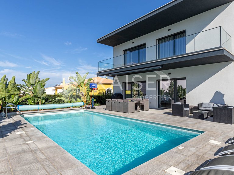 Villa for Sale in Albufeira, Albufeira 2