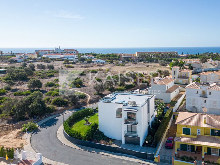 Villa for Sale in Albufeira, Albufeira 3
