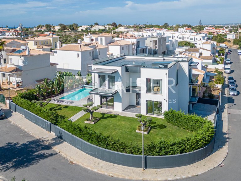 Villa for Sale in Albufeira, Albufeira 32