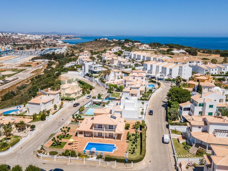 Villa for Sale in Albufeira, Albufeira 2